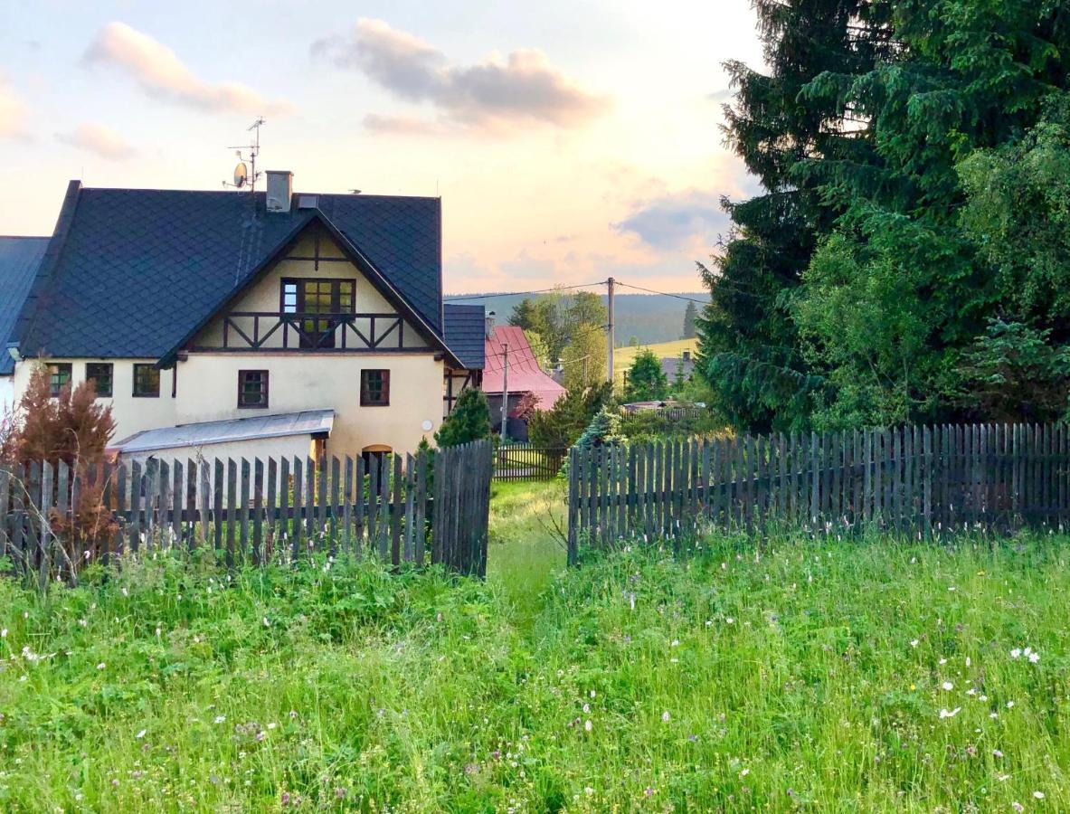 Chalupa Hrazdenka V Krusnych Horach Horní Blatná Buitenkant foto