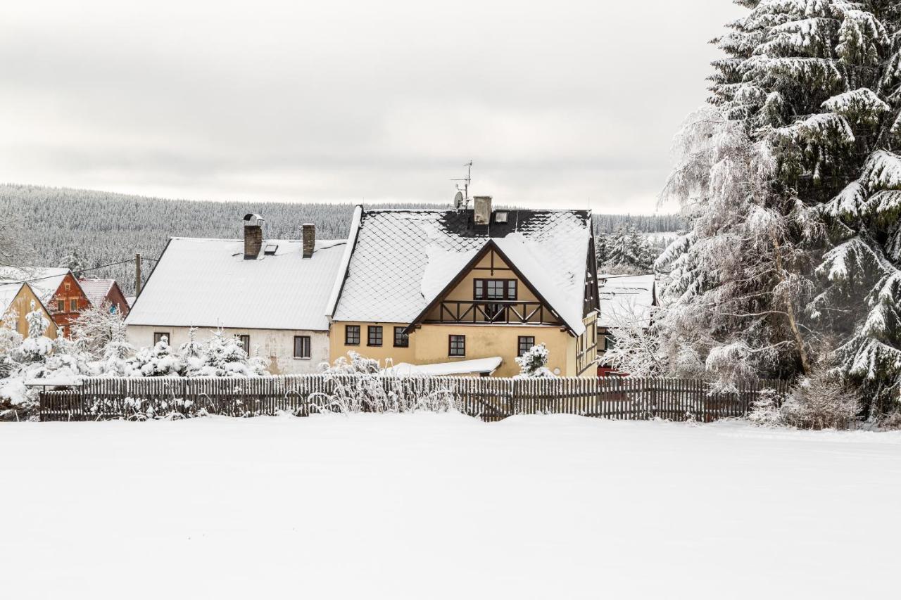 Chalupa Hrazdenka V Krusnych Horach Horní Blatná Buitenkant foto